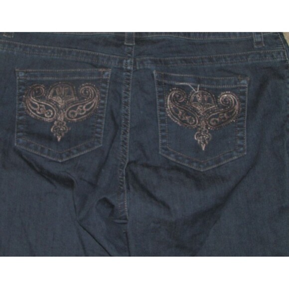 Lee Dark Blue Denim Capris Embroidered Pockets Natural Fit 18W - Picture 4 of 4